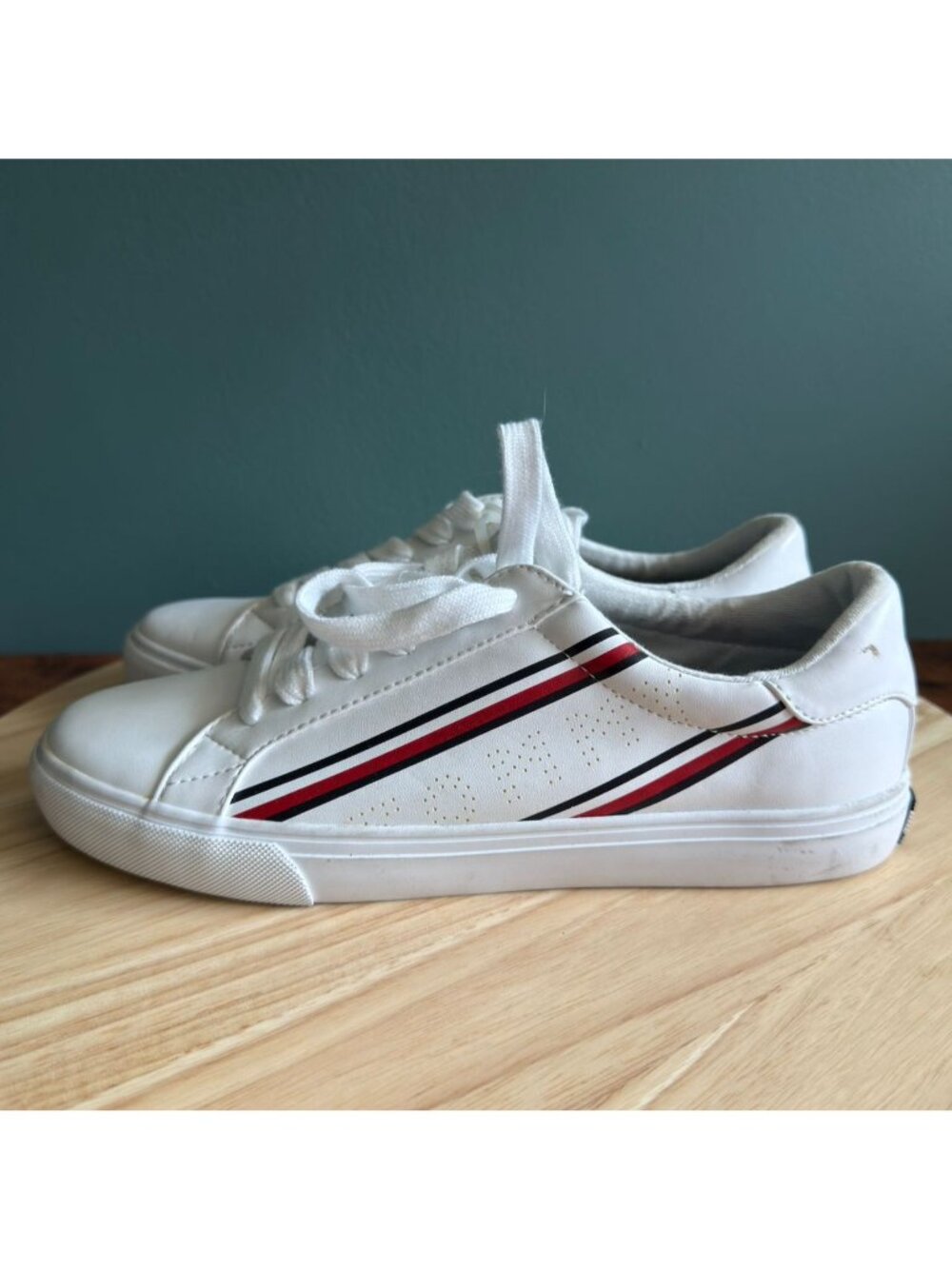 Tommy Hilfiger Womens Size 8 Tennis Sneakers Tsenia-Z White Red  Black Stripes - Picture 3 of 9
